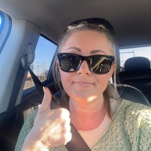 Meet your Posher, Angela